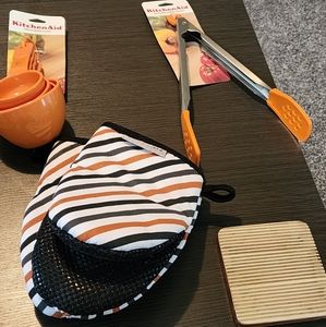 Kitchenaid Utensil & Oven Mitt Set